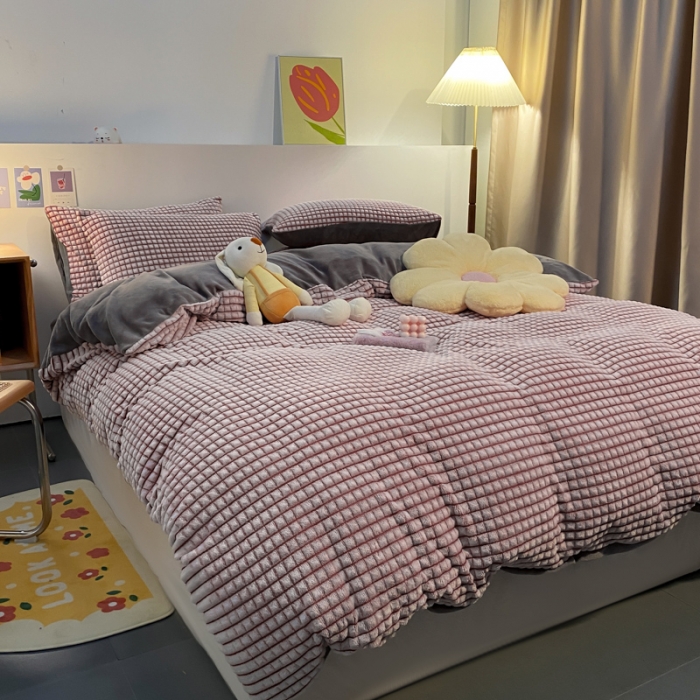 91家纺网 家纺一手货源 找家纺 慕澄 2024新款牛奶绒剪花简约款四件套 简约-红