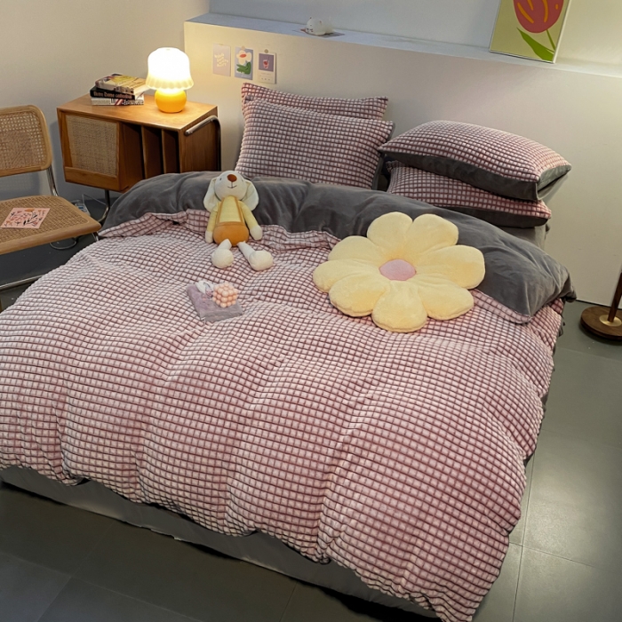 91家纺网 家纺一手货源 找家纺 慕澄 2024新款牛奶绒剪花简约款四件套 简约-红