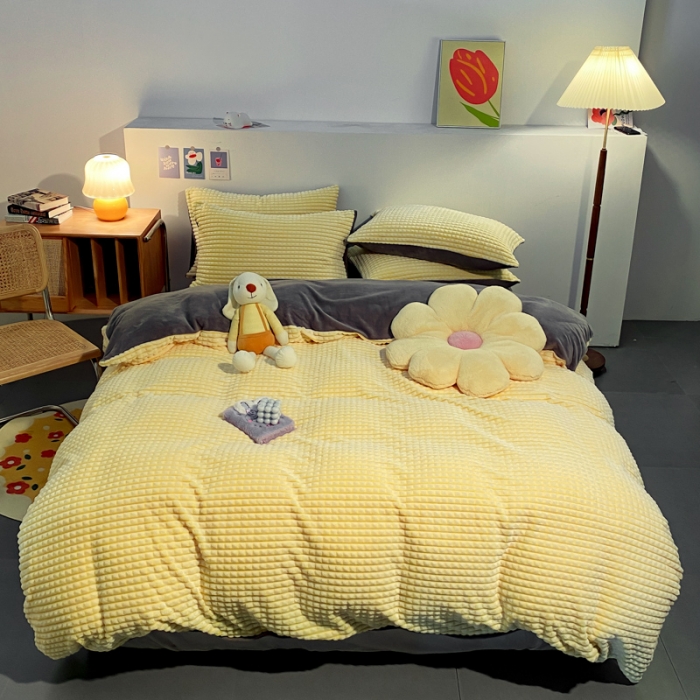 91家纺网 家纺一手货源 找家纺 慕澄 2024新款牛奶绒剪花简约款四件套 简约-黄