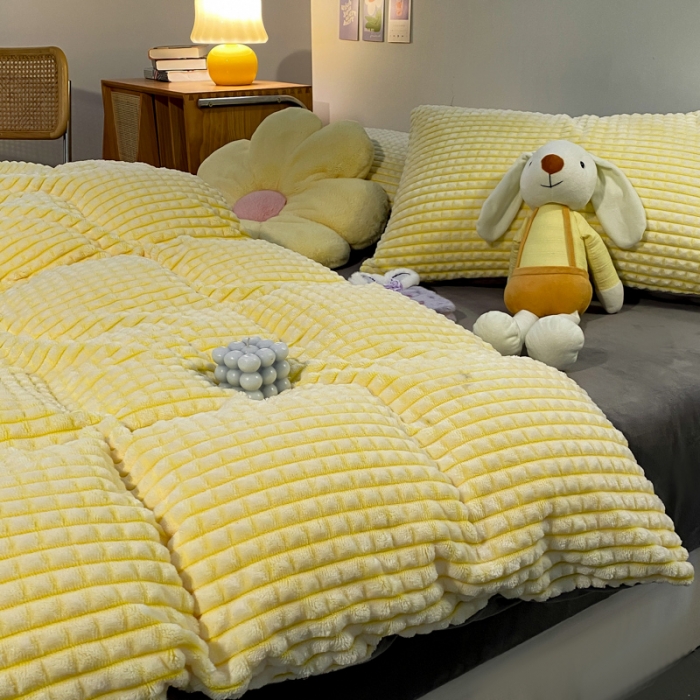 91家纺网 家纺一手货源 找家纺 慕澄 2024新款牛奶绒剪花简约款四件套 简约-黄