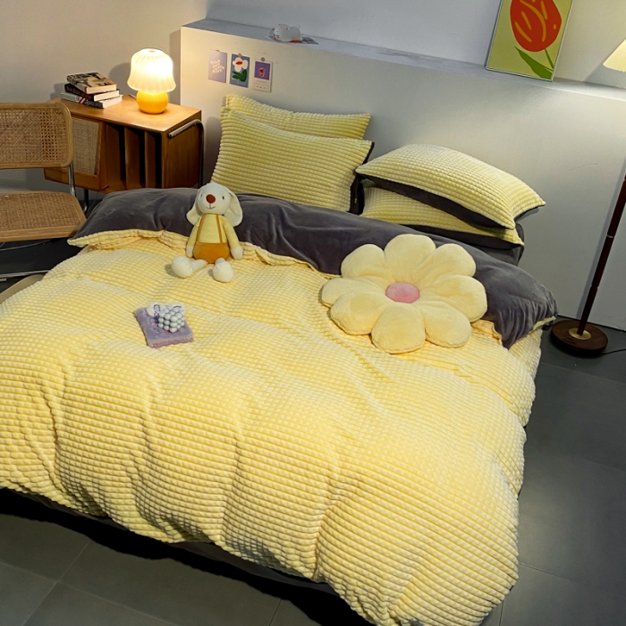 91家纺网 家纺一手货源 找家纺 慕澄 2024新款牛奶绒剪花简约款四件套 简约-黄