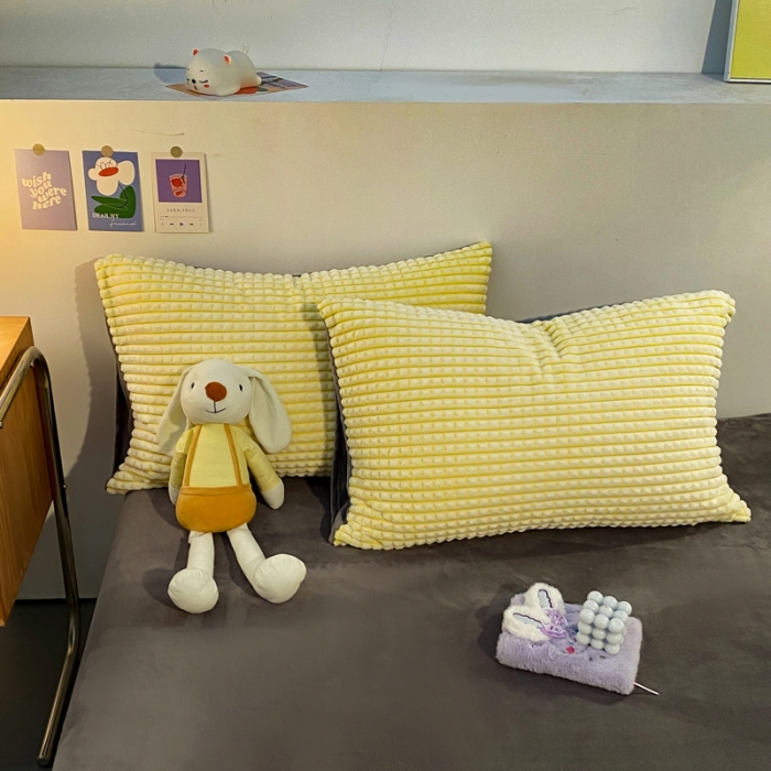 91家纺网 家纺一手货源 找家纺 慕澄 2024新款牛奶绒剪花简约款四件套 简约-黄