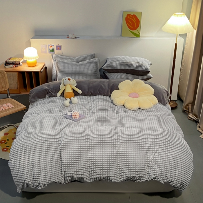 91家纺网 家纺一手货源 找家纺 慕澄 2024新款牛奶绒剪花简约款四件套 简约-灰