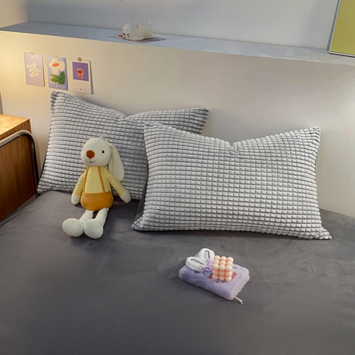 91家纺网 家纺一手货源 找家纺 慕澄 2024新款牛奶绒剪花简约款四件套 简约-灰