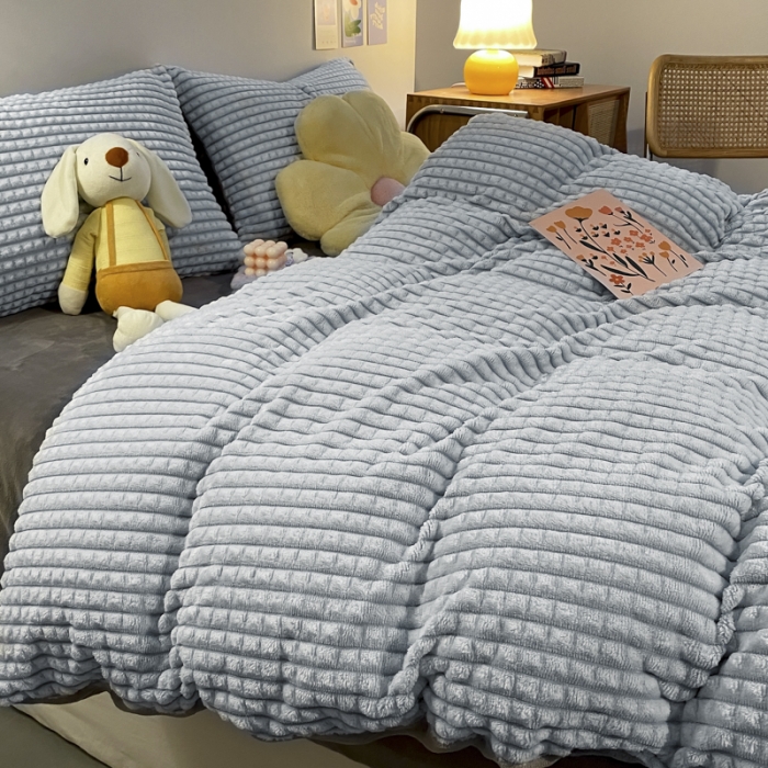 91家纺网 家纺一手货源 找家纺 慕澄 2024新款牛奶绒剪花简约款四件套 简约-蓝