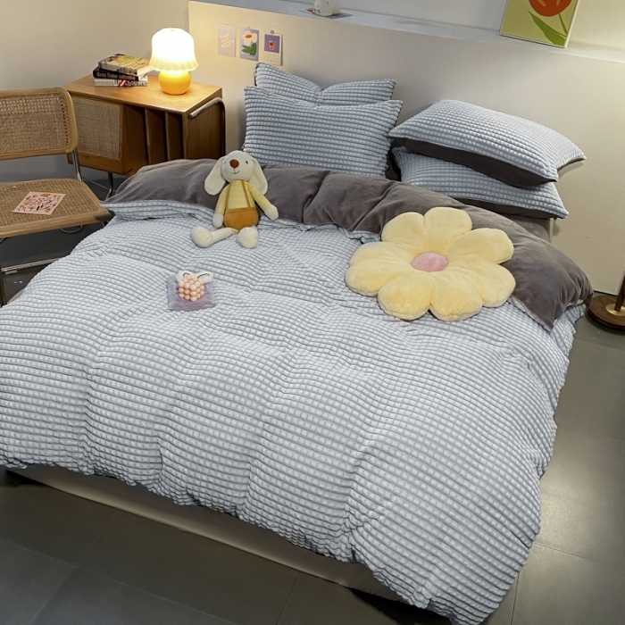 91家纺网 家纺一手货源 找家纺 慕澄 2024新款牛奶绒剪花简约款四件套 简约-蓝