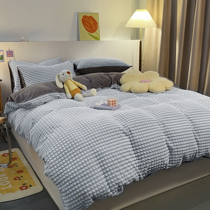 91家纺网 家纺一手货源 找家纺 慕澄 2024新款牛奶绒剪花简约款四件套 简约-蓝