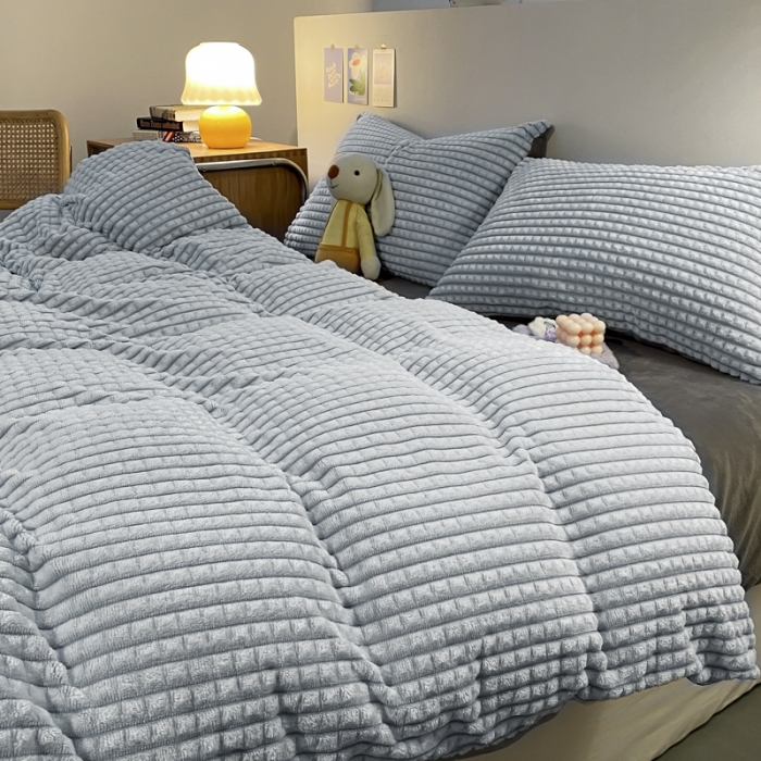 91家纺网 家纺一手货源 找家纺 慕澄 2024新款牛奶绒剪花简约款四件套 简约-蓝