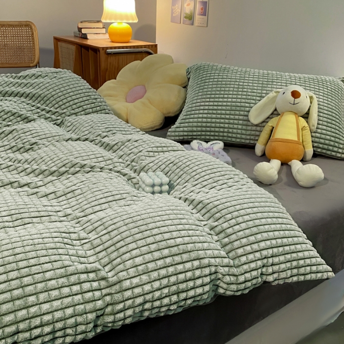 91家纺网 家纺一手货源 找家纺 慕澄 2024新款牛奶绒剪花简约款四件套 简约-绿