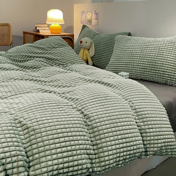 91家纺网 家纺一手货源 找家纺 慕澄 2024新款牛奶绒剪花简约款四件套 简约-绿