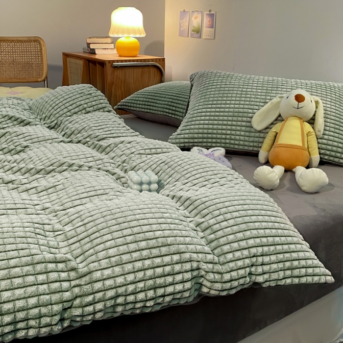 91家纺网 家纺一手货源 找家纺 慕澄 2024新款牛奶绒剪花简约款四件套 简约-绿