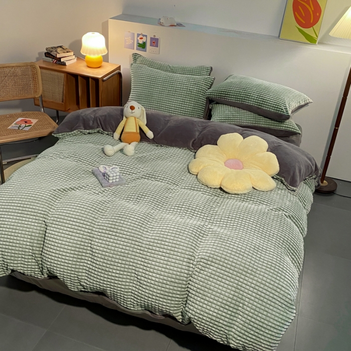 91家纺网 家纺一手货源 找家纺 慕澄 2024新款牛奶绒剪花简约款四件套 简约-绿