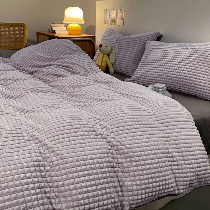 91家纺网 家纺一手货源 找家纺 慕澄 2024新款牛奶绒剪花简约款四件套 简约-紫