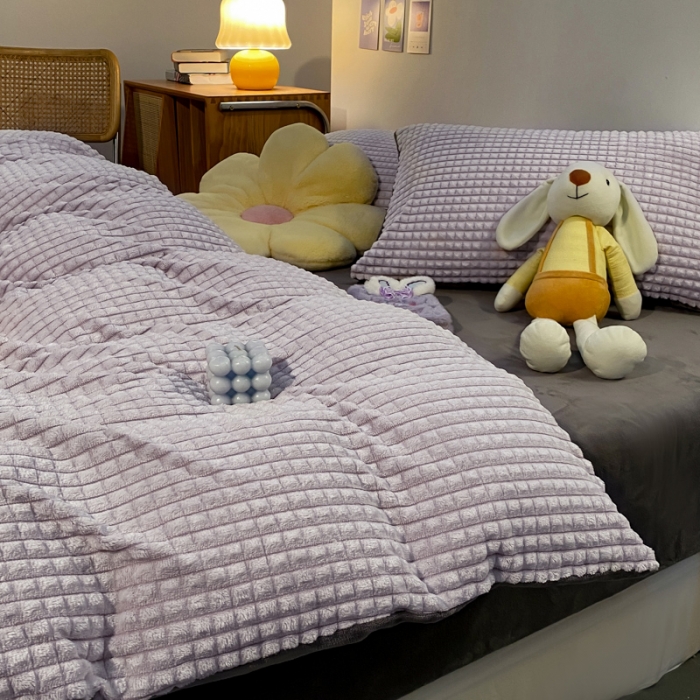 91家纺网 家纺一手货源 找家纺 慕澄 2024新款牛奶绒剪花简约款四件套 简约-紫