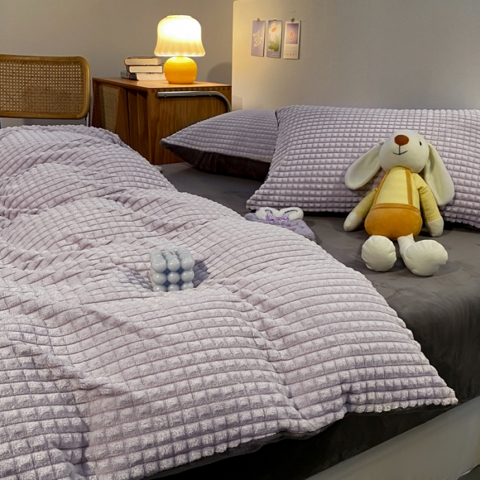 91家纺网 家纺一手货源 找家纺 慕澄 2024新款牛奶绒剪花简约款四件套 简约-紫