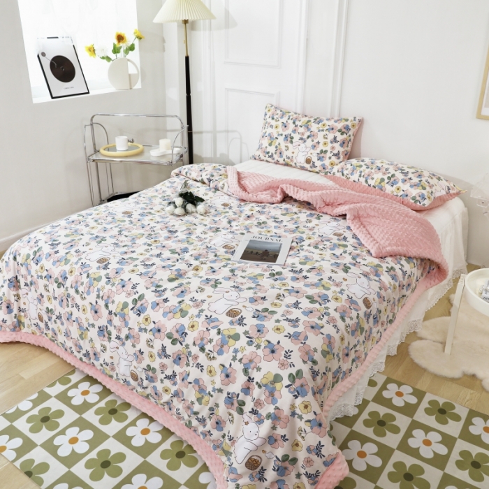 91家纺网 家纺一手货源 找家纺 星期八  2022新款全棉豆豆被春秋被-系列二 花丛兔