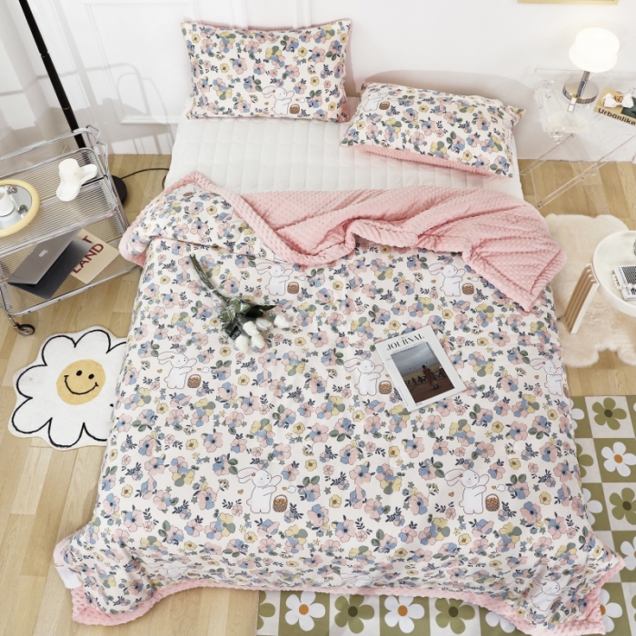 91家纺网 家纺一手货源 找家纺 星期八  2022新款全棉豆豆被春秋被-系列二 花丛兔