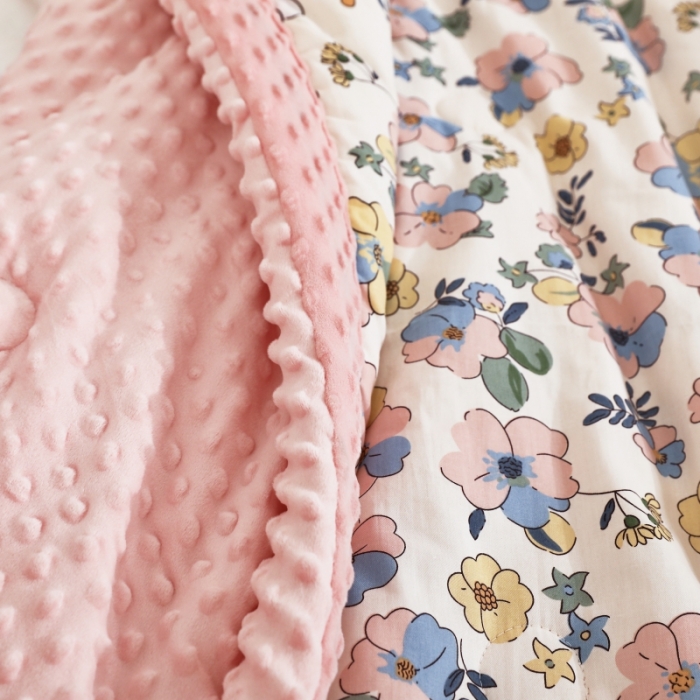 91家纺网 家纺一手货源 找家纺 星期八  2022新款全棉豆豆被春秋被-系列二 花丛兔