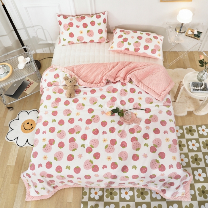 91家纺网 家纺一手货源 找家纺 星期八  2022新款全棉豆豆被春秋被-系列二 小草莓