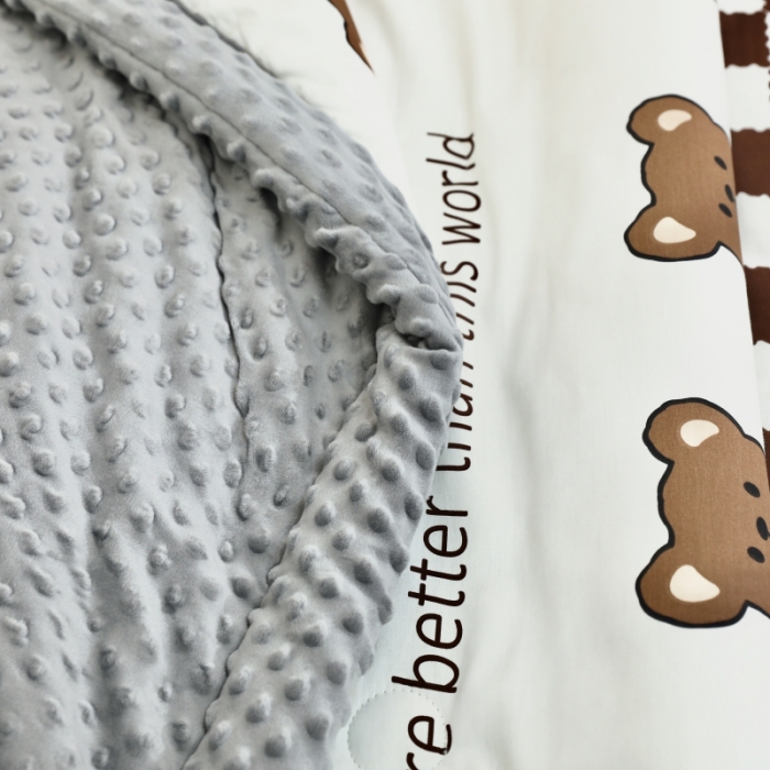 91家纺网 家纺一手货源 找家纺 星期八  2022新款全棉豆豆被春秋被-系列二 棋盘格熊