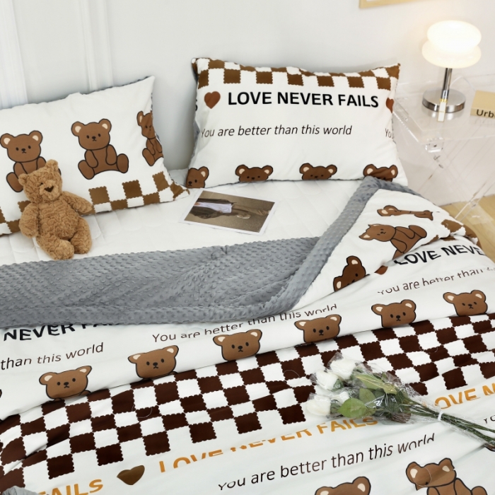 91家纺网 家纺一手货源 找家纺 星期八  2022新款全棉豆豆被春秋被-系列二 棋盘格熊