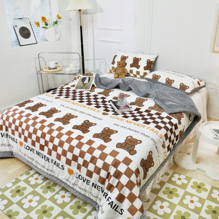 91家纺网 家纺一手货源 找家纺 星期八  2022新款全棉豆豆被春秋被-系列二 棋盘格熊