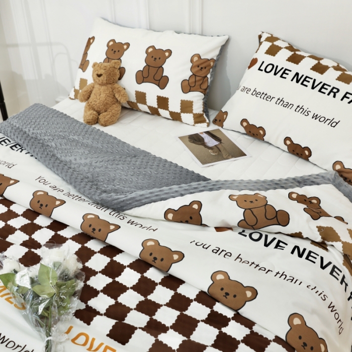 91家纺网 家纺一手货源 找家纺 星期八  2022新款全棉豆豆被春秋被-系列二 棋盘格熊