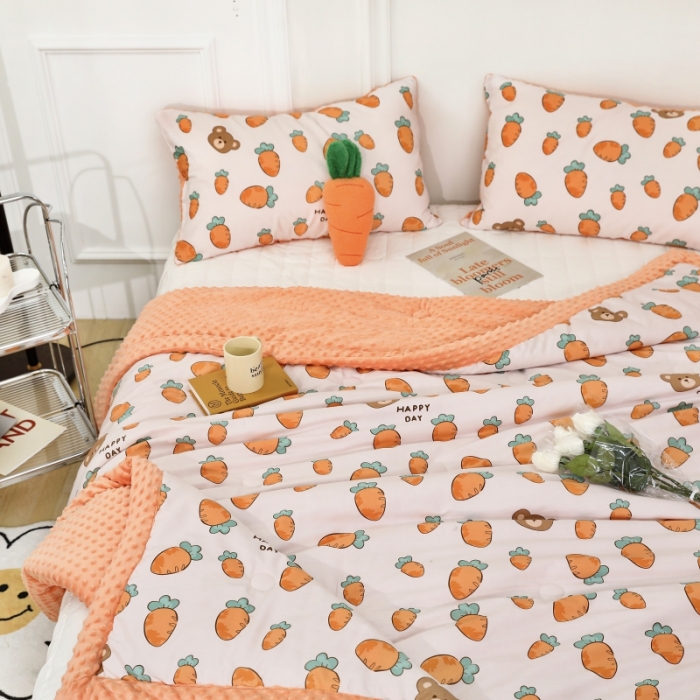 91家纺网 家纺一手货源 找家纺 星期八  2022新款全棉豆豆被春秋被-系列二 萝卜熊