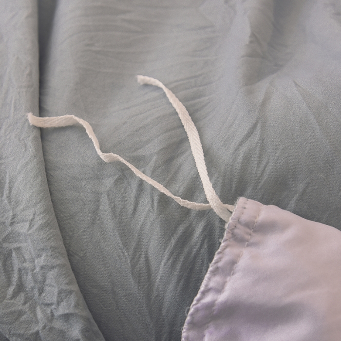 91家纺网 家纺一手货源 找家纺 2023新款韩式公主风水洗棉单层荷叶边拼色陌上花开系列白＋灰