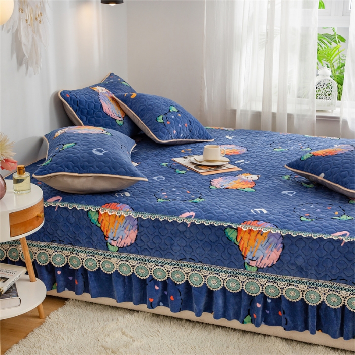 91家纺网 家纺一手货源 找家纺 美优兰 2025秋冬新款牛奶绒榻榻米垫床盖（可定制） 蓝猫精灵