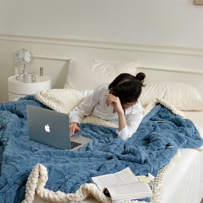 91家纺网 家纺一手货源 找家纺 梦享生活 2022新款豆豆绒毛毯 藏蓝