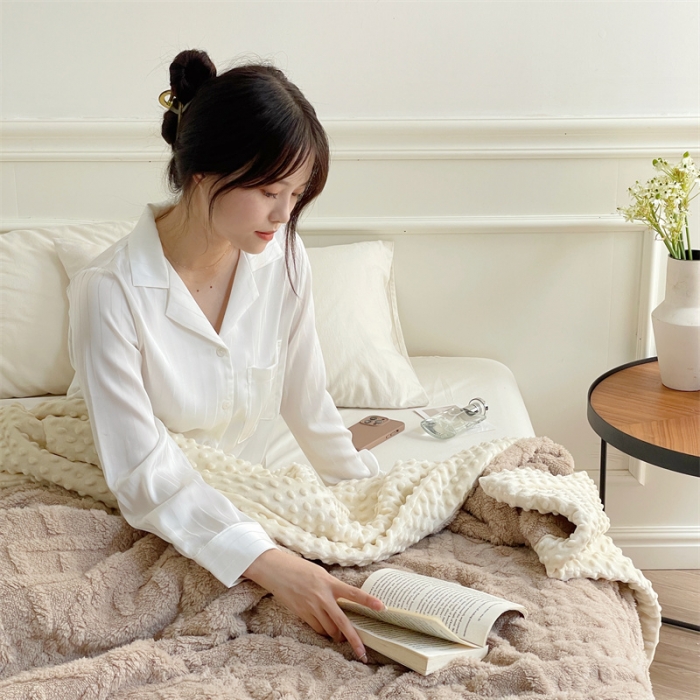 91家纺网 家纺一手货源 找家纺 梦享生活 2022新款豆豆绒毛毯 卡其