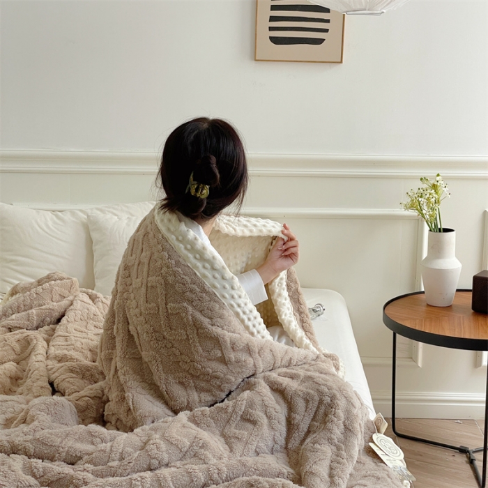 91家纺网 家纺一手货源 找家纺 梦享生活 2022新款豆豆绒毛毯 卡其