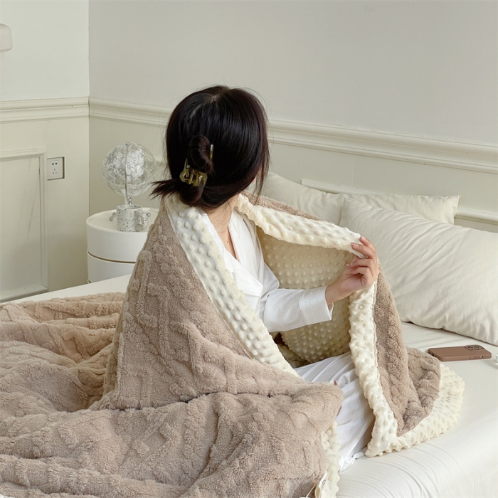 91家纺网 家纺一手货源 找家纺 梦享生活 2022新款豆豆绒毛毯 卡其