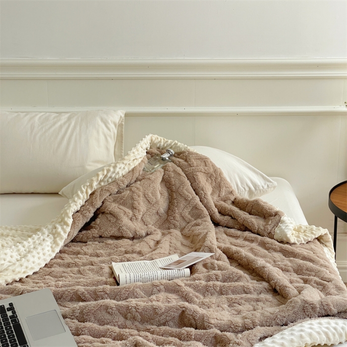 91家纺网 家纺一手货源 找家纺 梦享生活 2022新款豆豆绒毛毯 卡其