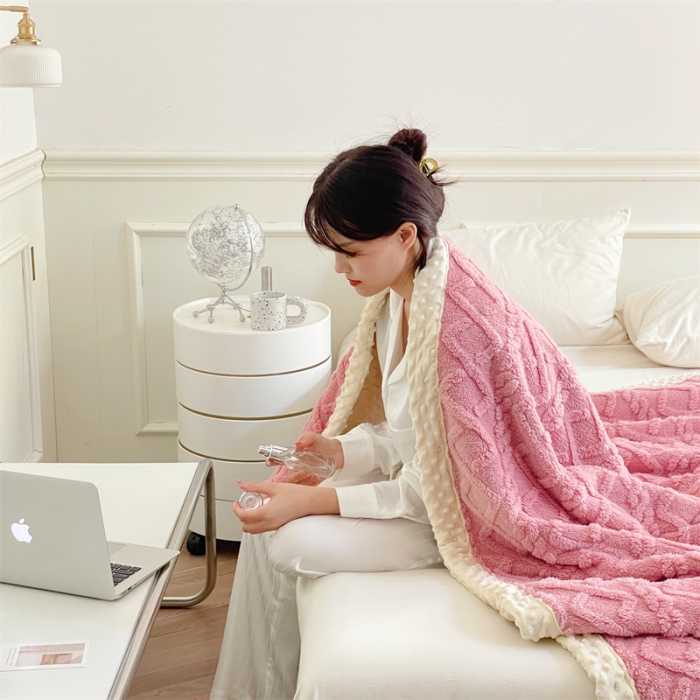 91家纺网 家纺一手货源 找家纺 梦享生活 2022新款豆豆绒毛毯 玫粉