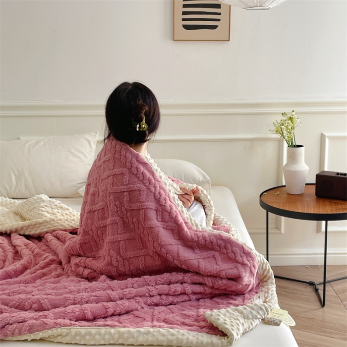 91家纺网 家纺一手货源 找家纺 梦享生活 2022新款豆豆绒毛毯 玫粉