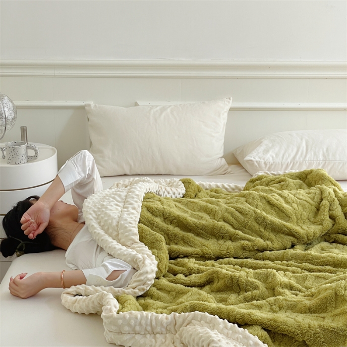 91家纺网 家纺一手货源 找家纺 梦享生活 2022新款豆豆绒毛毯 牛油果