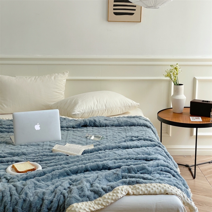 91家纺网 家纺一手货源 找家纺 梦享生活 2022新款豆豆绒毛毯 深空灰