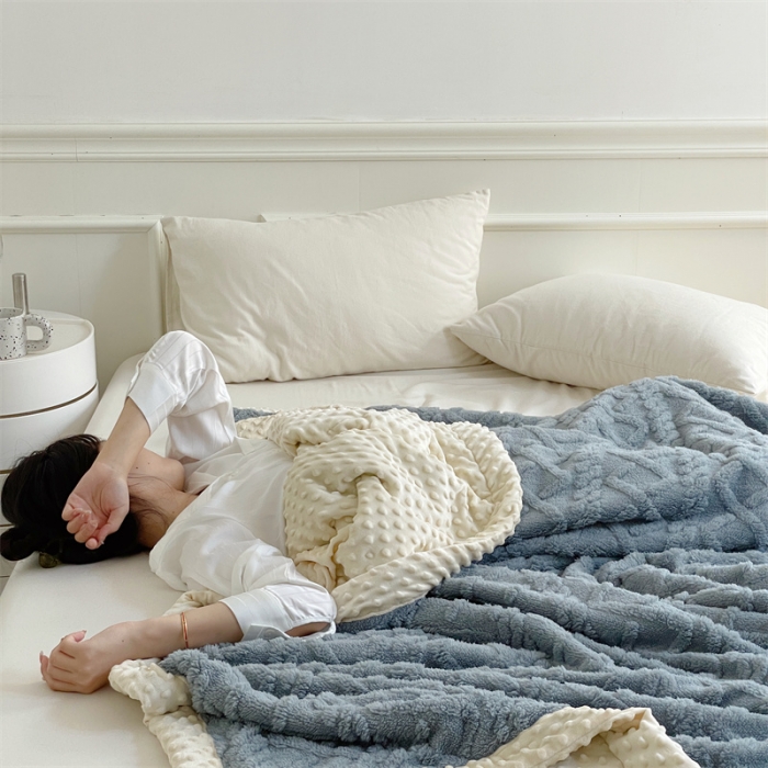 91家纺网 家纺一手货源 找家纺 梦享生活 2022新款豆豆绒毛毯 深空灰