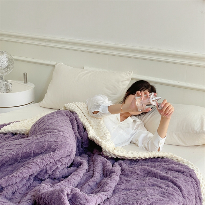 91家纺网 家纺一手货源 找家纺 梦享生活 2022新款豆豆绒毛毯 优雅紫