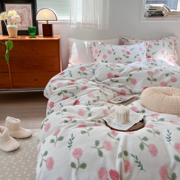 91家纺网 家纺一手货源 找家纺 柚子 2022新款花卉系列230克韩系高端牛奶绒四件套 简依