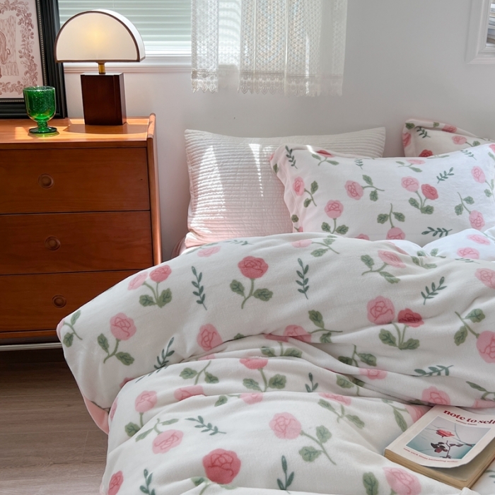 91家纺网 家纺一手货源 找家纺 柚子 2022新款花卉系列230克韩系高端牛奶绒四件套 简依