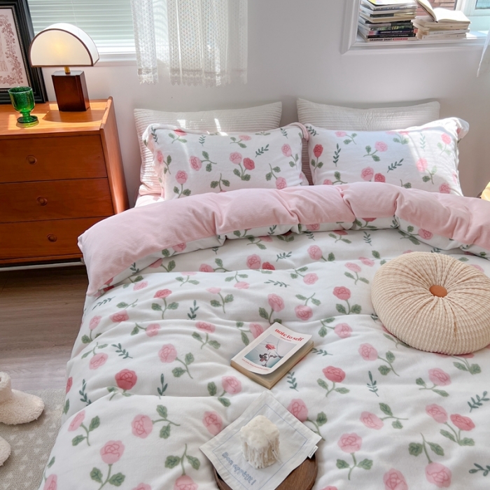 91家纺网 家纺一手货源 找家纺 柚子 2022新款花卉系列230克韩系高端牛奶绒四件套 简依