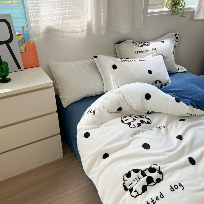 91家纺网 家纺一手货源 找家纺 柚子 2022新款小清新系列230克韩系高端牛奶绒四件套 斑点狗