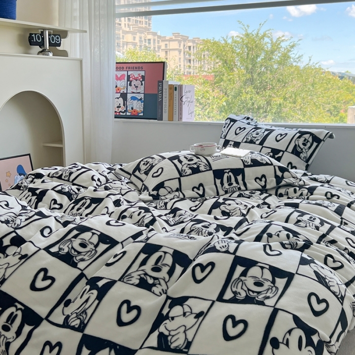 91家纺网 家纺一手货源 找家纺 柚子 2022新款迪士尼专版授权牛奶绒四件套 米奇九连拍