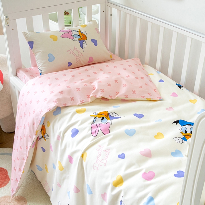 91家纺网 家纺一手货源 找家纺 小芽 迪士尼正版授权全棉幼儿园三件套 爱心黛西