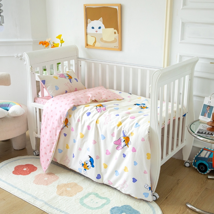 91家纺网 家纺一手货源 找家纺 小芽 迪士尼正版授权全棉幼儿园三件套 爱心黛西