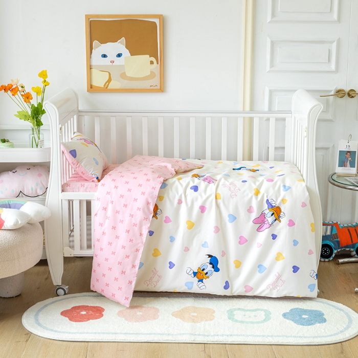 91家纺网 家纺一手货源 找家纺 小芽 迪士尼正版授权全棉幼儿园三件套 爱心黛西