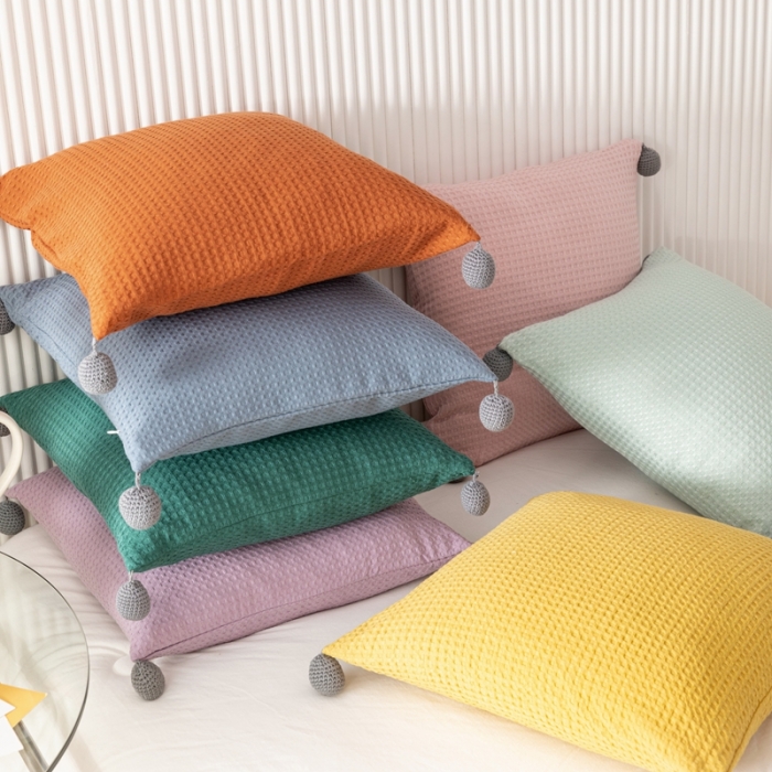 91家纺网 家纺一手货源 找家纺 美茉家居 2022新款韩式华夫格球球抱枕 墨绿